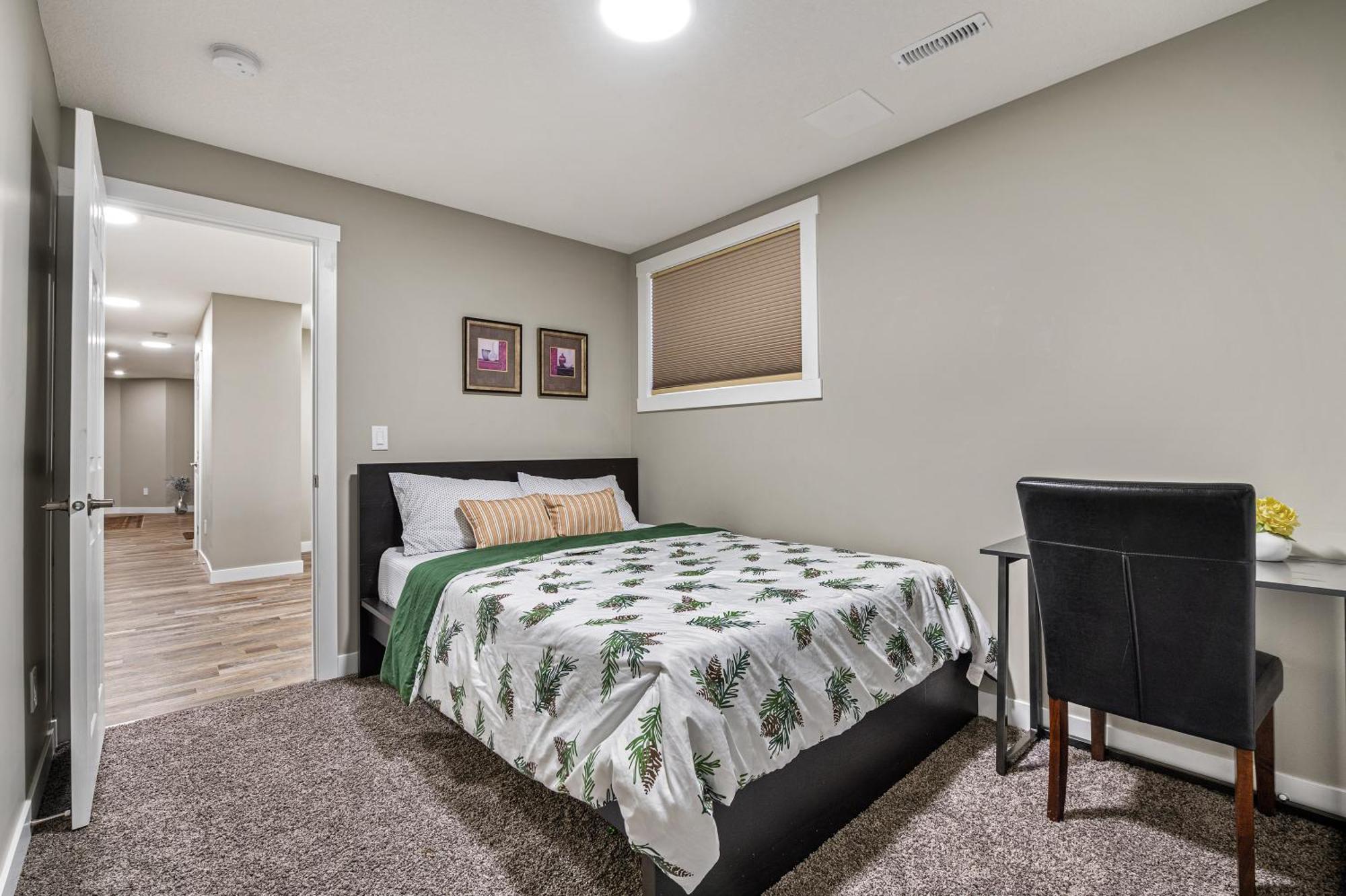 Modern 2 Bedroom Basement Suite With Laundry YYC Esterno foto